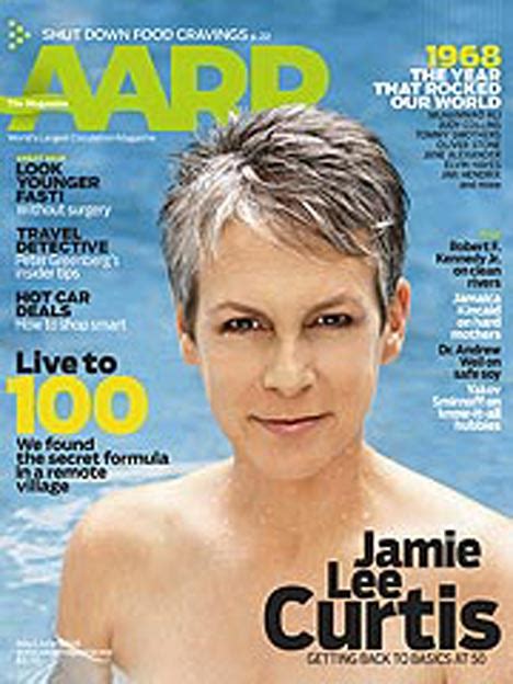 Jamie Lee Curtis Posed Topless on a Magazine Cover at 50:。